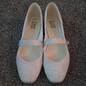 TOMS Women's Light Gray Flats